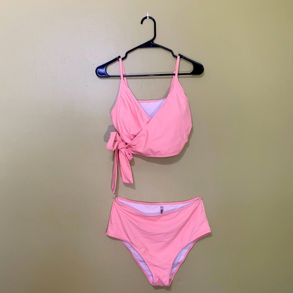 Women’s High Waisted Wrap Bikini. Size Large.